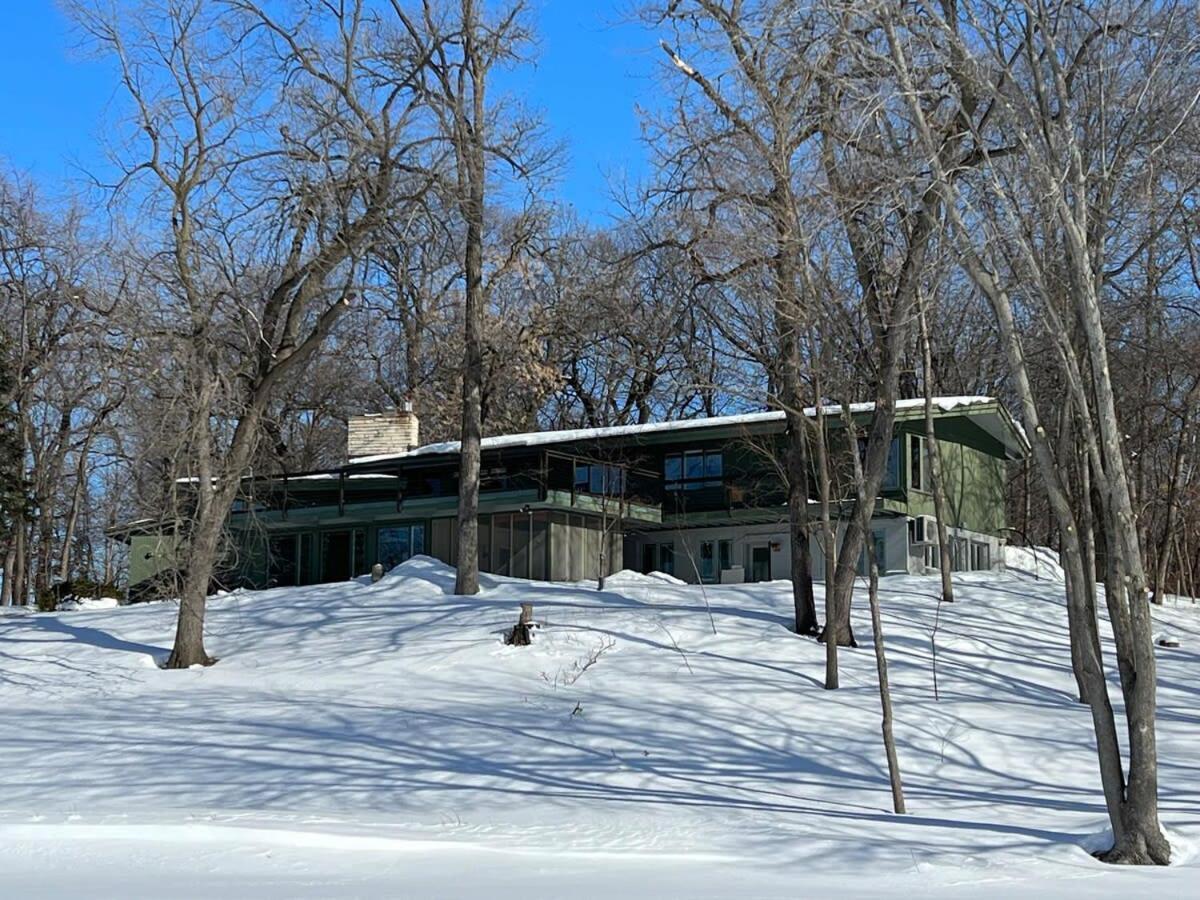 Mid-Century Lakefront Haven Near Wayzata Villa Minneapolis Exterior photo